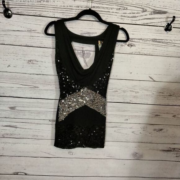 "Wilster" woman's shirt.  - Picture 1 of 8